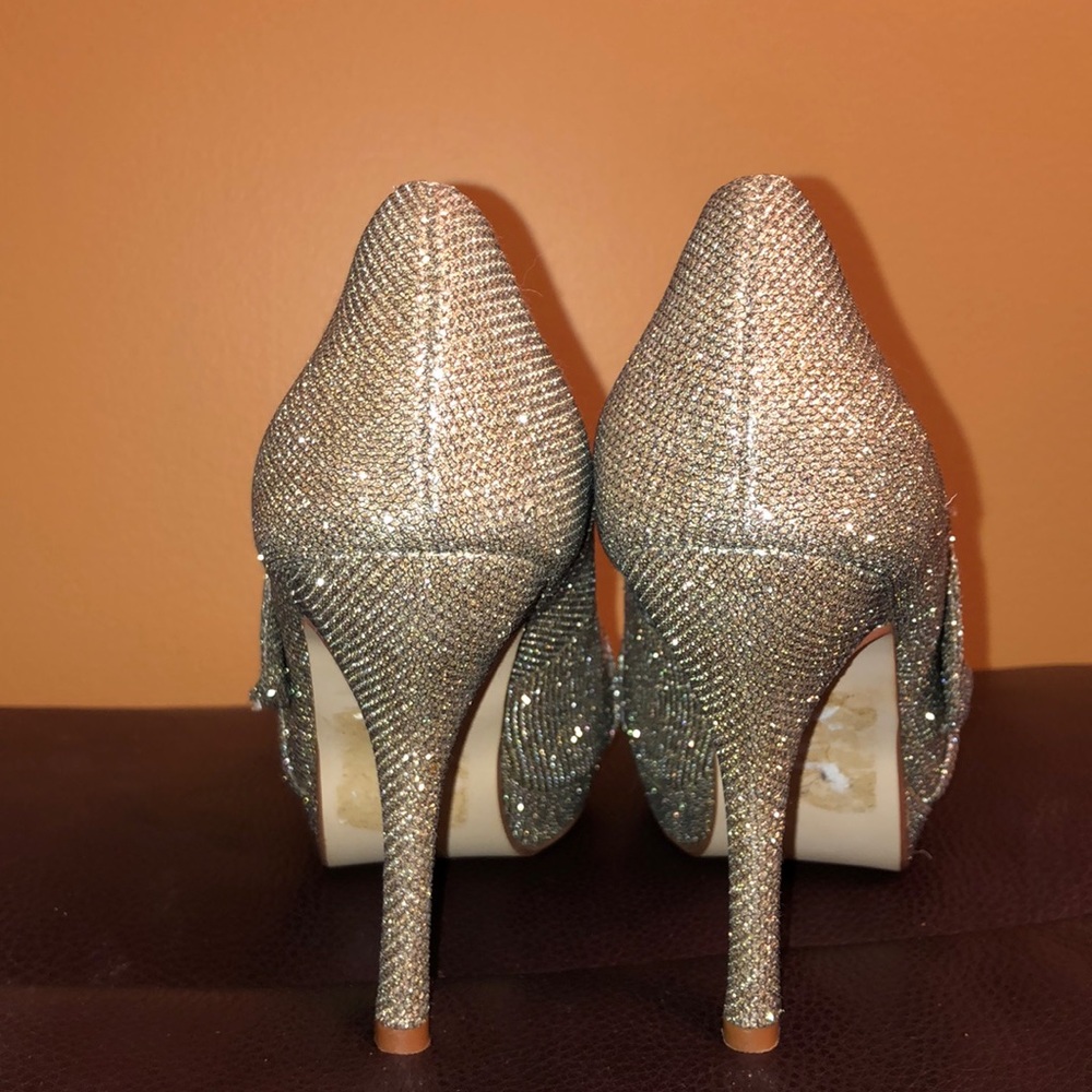 Stunning Heels! ๐ Size 8.5!! - Picture 3 of 9